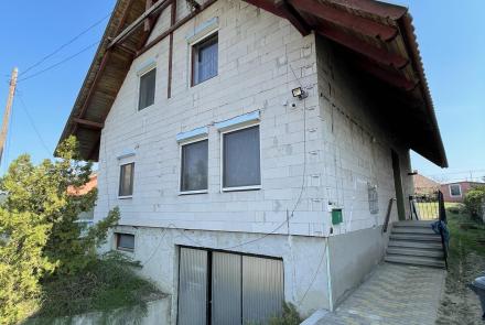Eladó 2011-ben épült családi ház kedvelt környéken