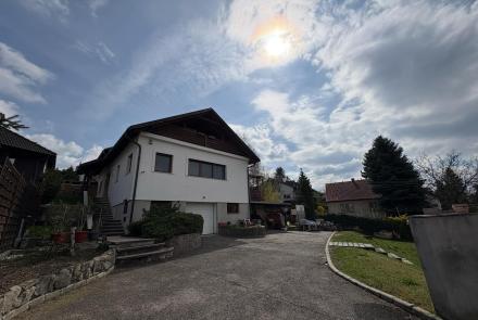 Csodálatos panorámával rendelkező nagy családi ház a Duna-Ipoly Nemzeti Park szélén